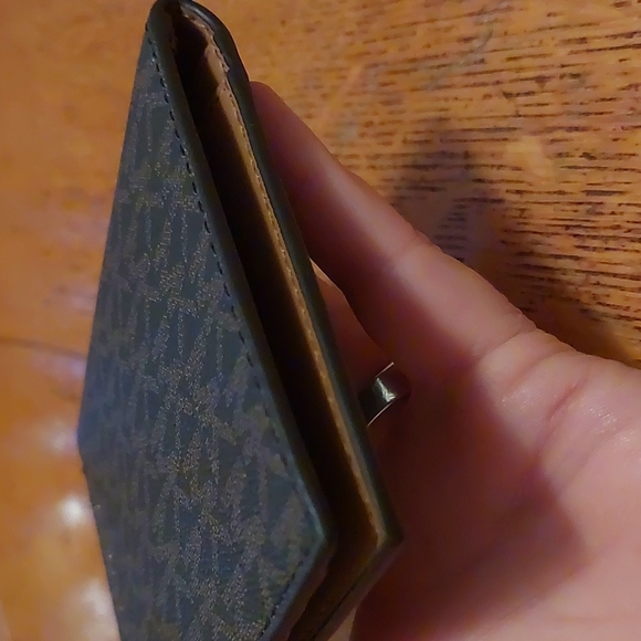 NWOT Michael Kors Jet Set Passport/wallet - Picture 12 of 13